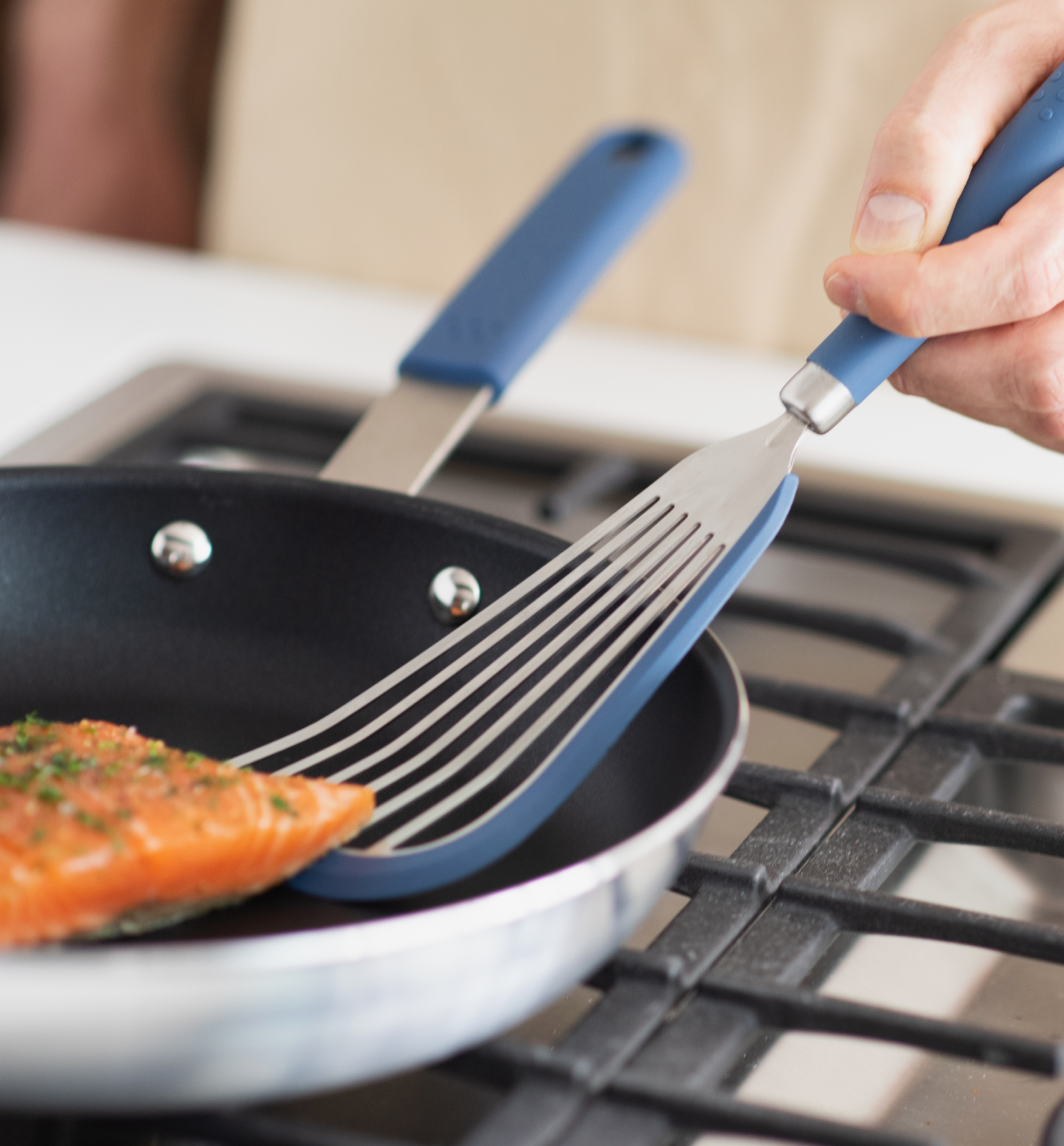 Misen2-Web-PDP-Fish_Spatula-Sil-Gallery-6.png